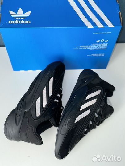 Adidas Ozelia black