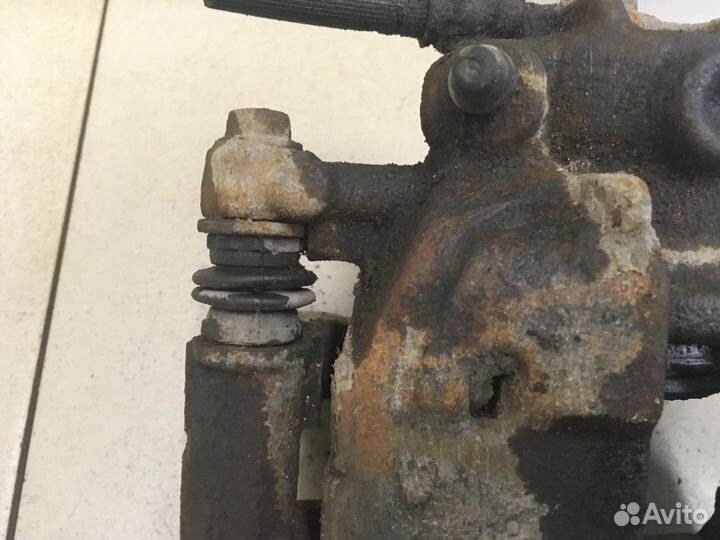 Суппорт передний правый Colt (Z3) 2004-2012