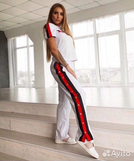 Костюм белый спортивный новый