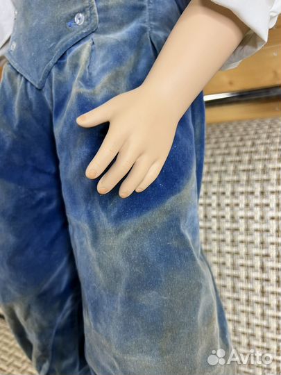 Фарфоровая кукла