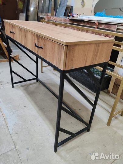 Консоль с ящиками