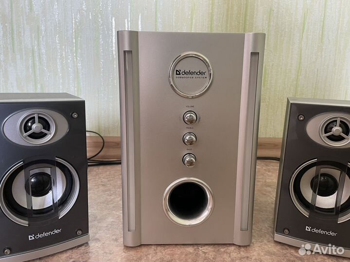 Сабвуфер с колонками Defender