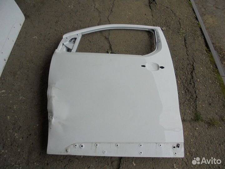 Передняя дверь левая Peugeot Traveller