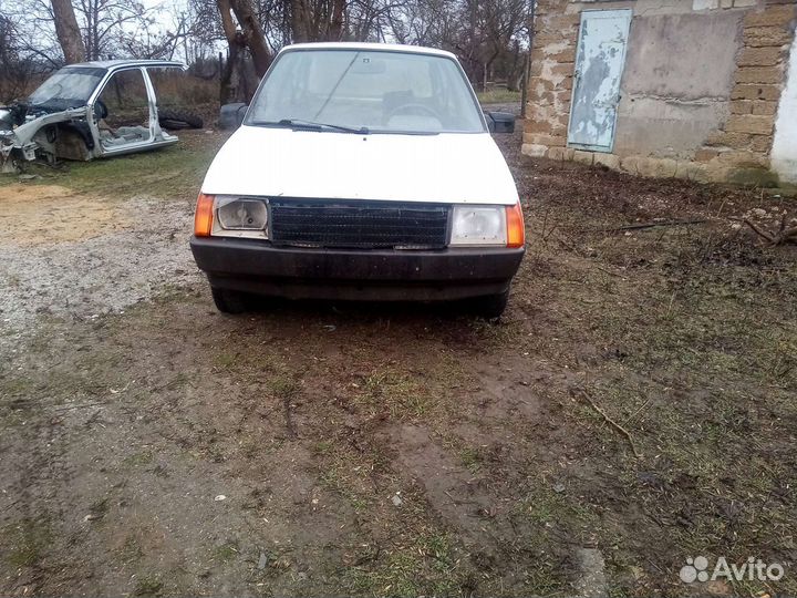 Капот на таврию