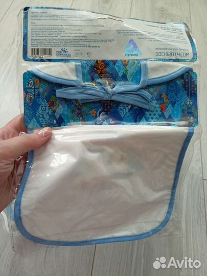 Слюнявчик и пустышка