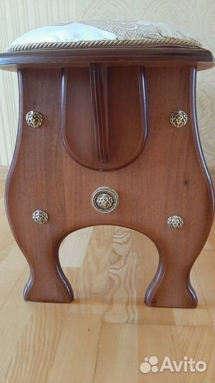 Продам банкетку с мягким сиденьем в прихожую