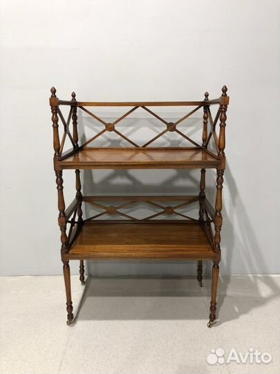 Этажерка на колесиках