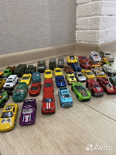 Машинки металлические,46 штук