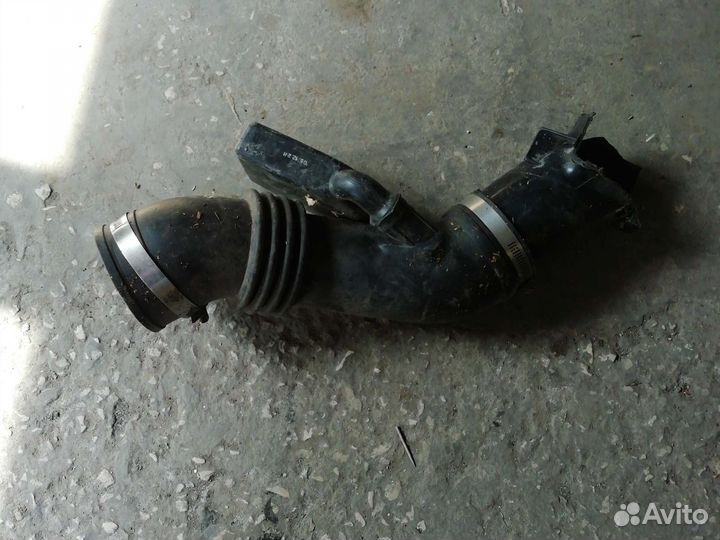 Патрубок воздушного фильтра субару оутбек 2006