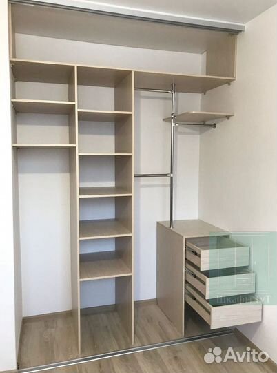 Шкаф с зеркалом