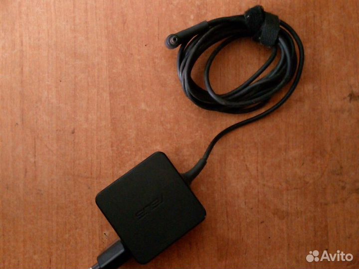 Блок питания ориг для asus AD890026