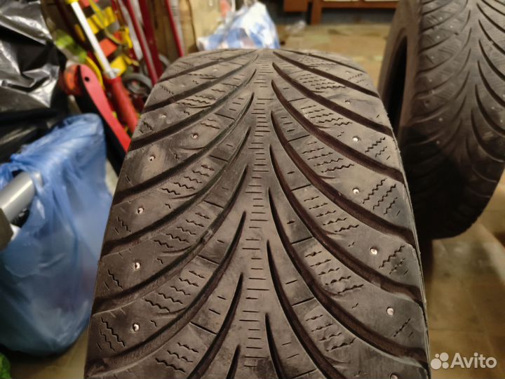 Sava Eskimo Stud 215/65 R16 98T