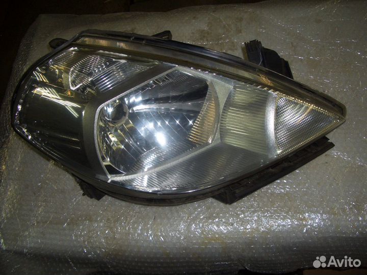 Фара правая Ниссан Тиида с07-14г