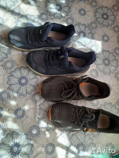 Кроссовки детские, две пары