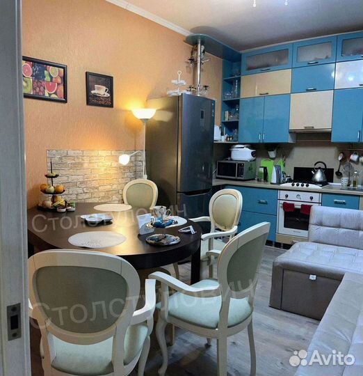 Современные столы и стулья