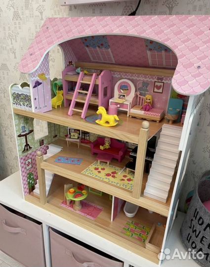 Большой кукольный домик