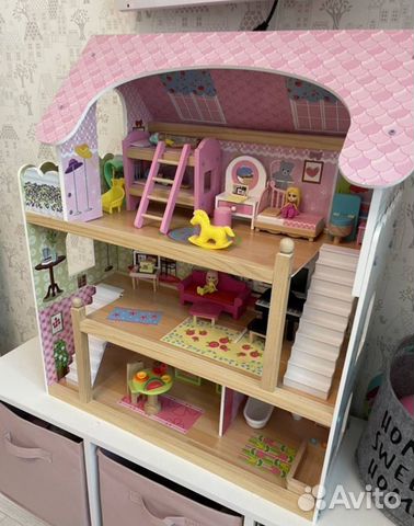Большой кукольный домик