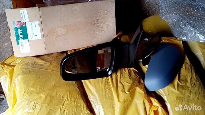 Зеркало заднего вида. левое на opel зафира B