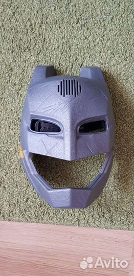 Маска Бэтмена, меняющая голос