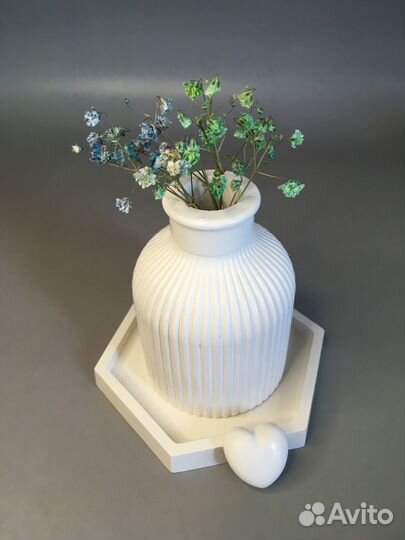 Декоративная ваза с подставкой для сухоцветов