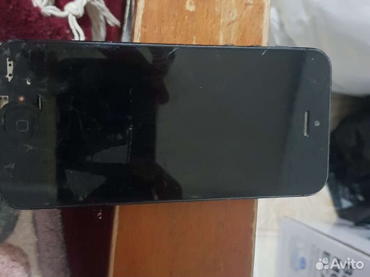 iPhone 5 на запчасти (рабочий, экран разбит)