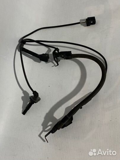 Датчик abs передний левый Toyota Camry V70/V75