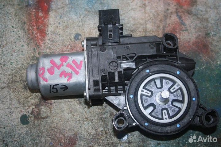 Моторчик стеклоподьёмника задний Volkswagen polo