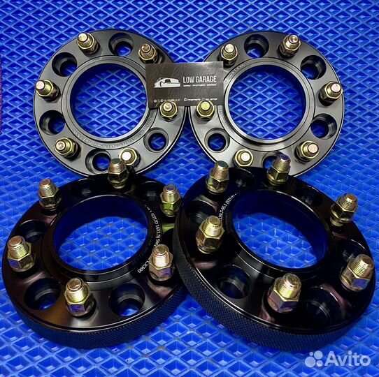 Проставки 6х139.7 30мм цо95.1 черные. Toyota Lexus