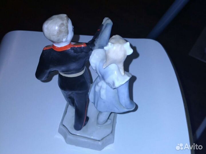 Статуэтка первый танец