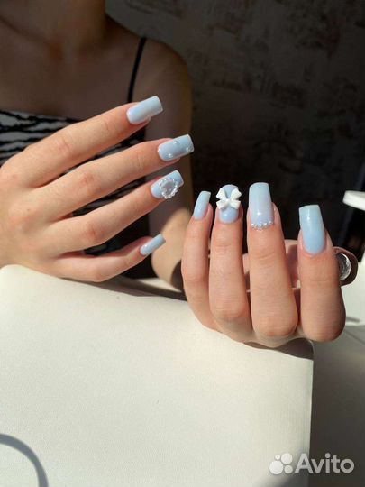 Модель на маникюр