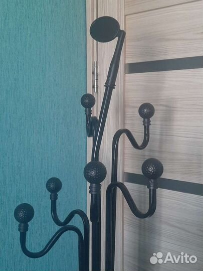 Большая вешалка для курток и пальто