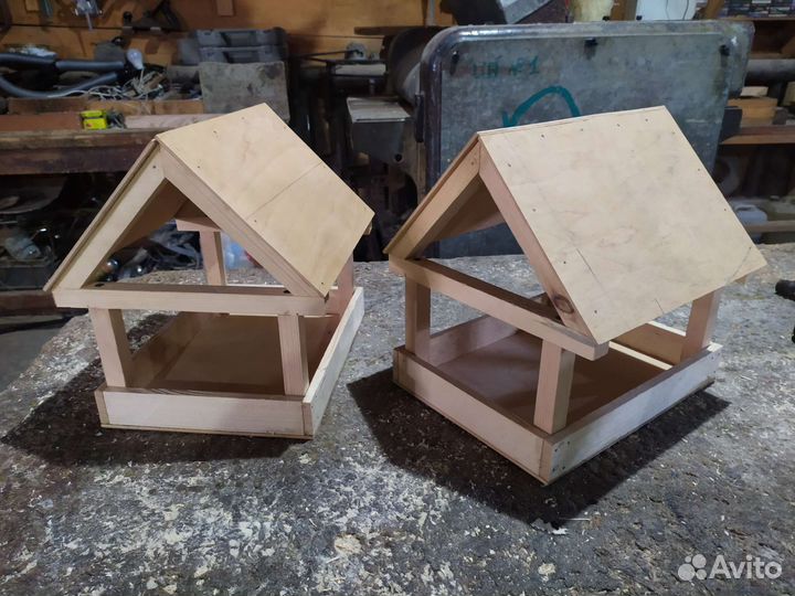 Кормушки и скворечники для птиц деревянные