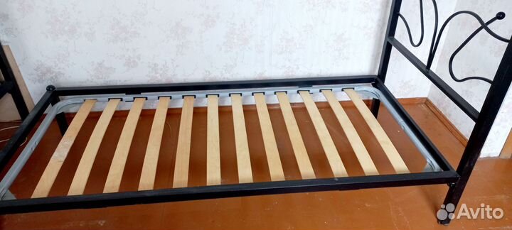 Кровать