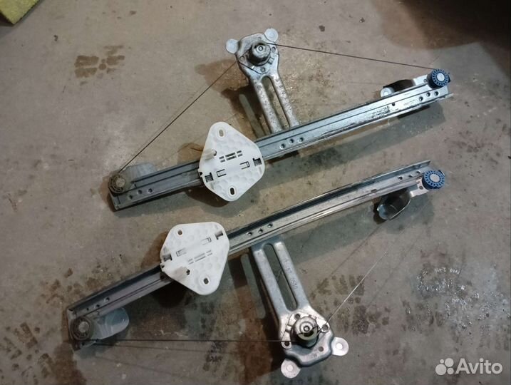 Пара стеклоподъемников передних на Рено Логан