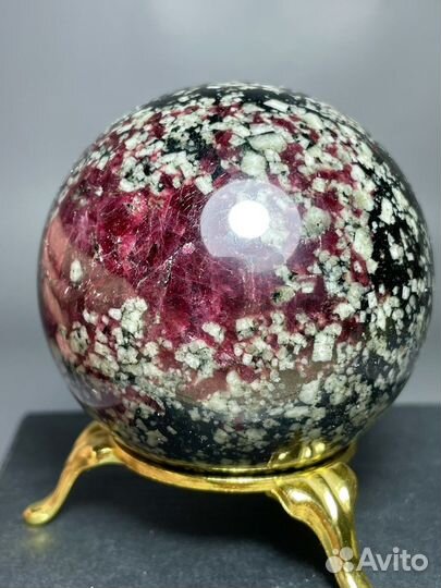 Шар Эвдиалит