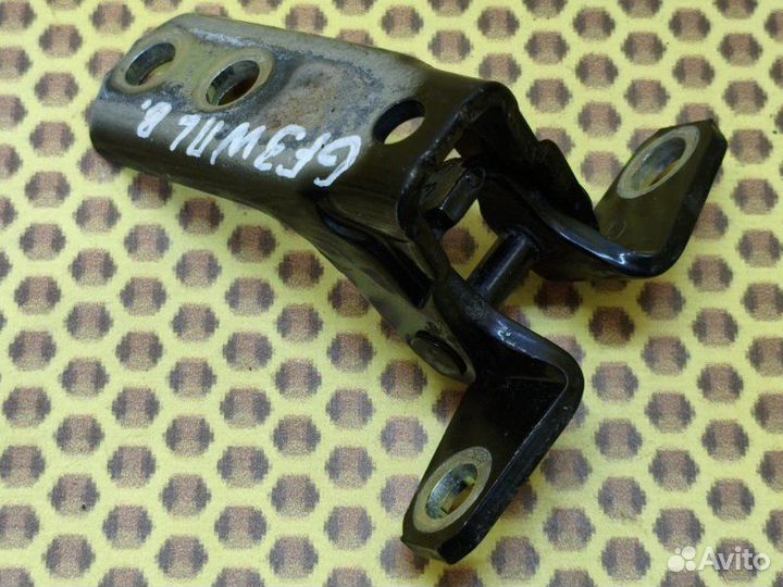 Петля двери передняя верхняя левая Mitsubishi