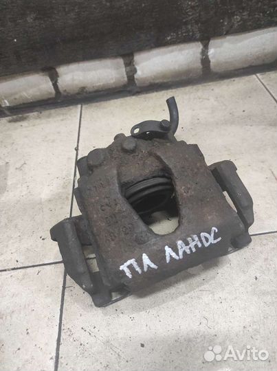 Передний левый суппорт Chevrolet Lanos