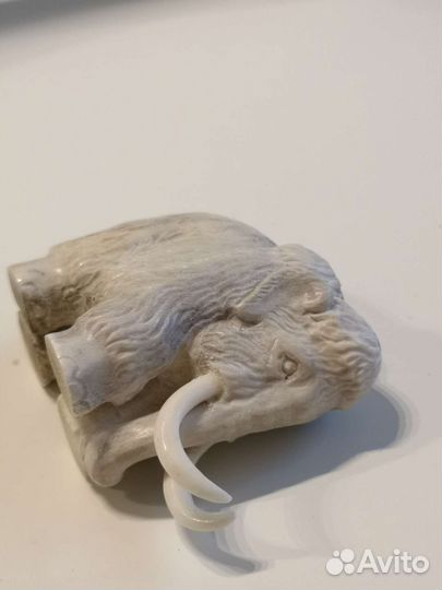 Мамонт (слон) из кости