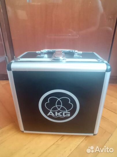 Студийный микрофон