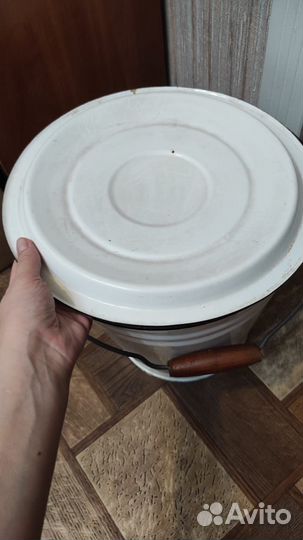 Ведро эмалированное с крышкой