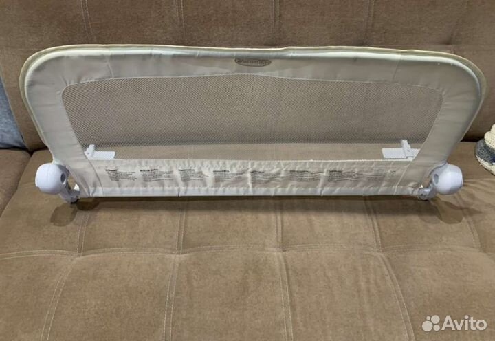 Защитный бортик на детскую кроватку