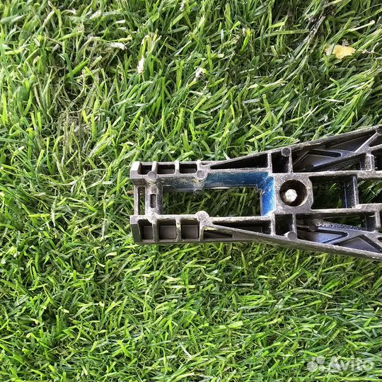 Кронштейн (механизм) ручки двери передний правый C