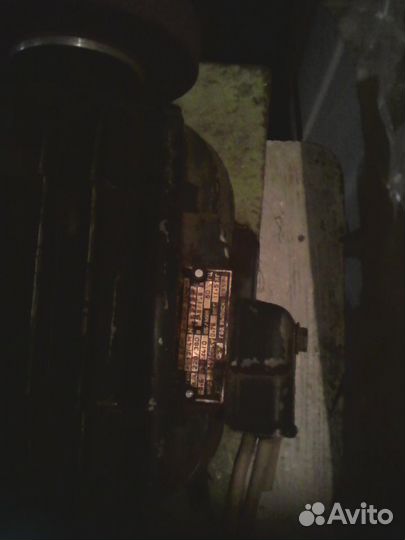 Двигатель с наждачным кругом