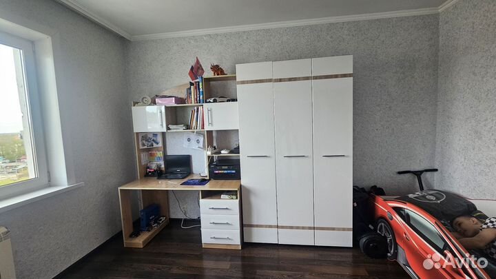 Письменный стол и шкаф