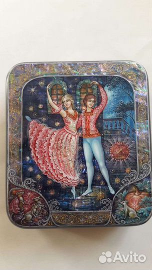 Брошка Палех