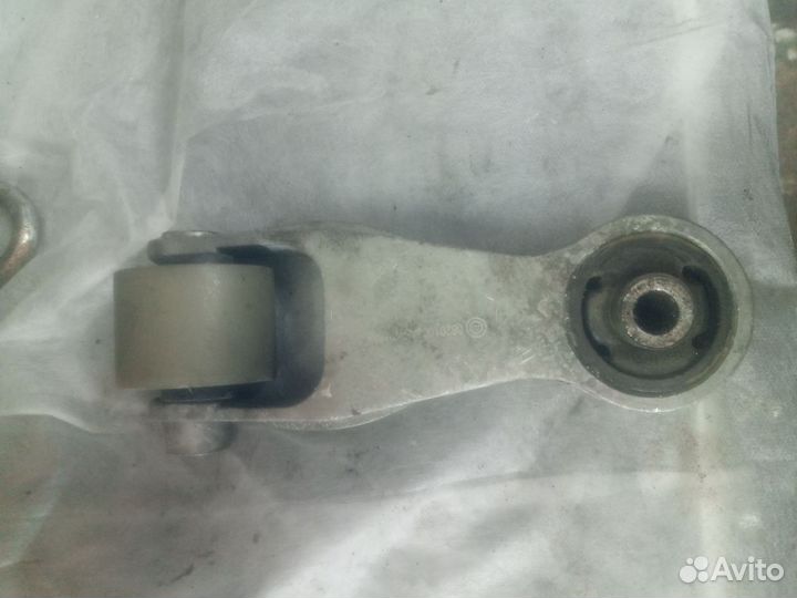 Опора (подушка) двигателя задняя Опель Корса С