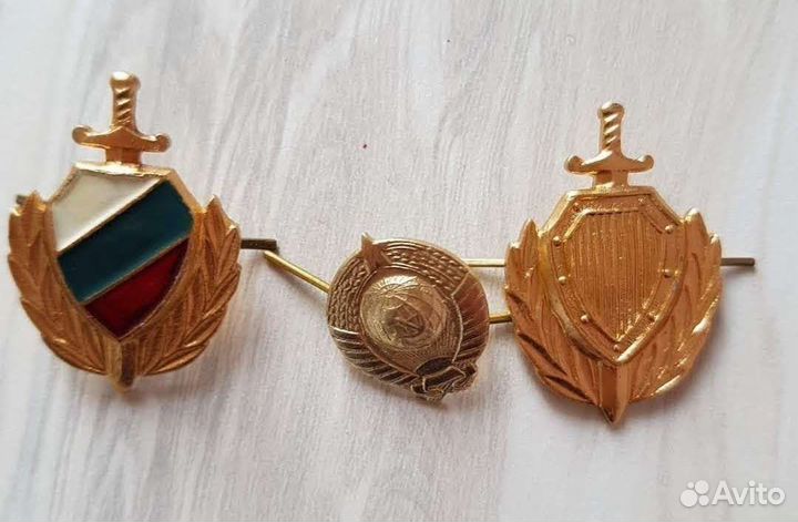 Офицерские значки