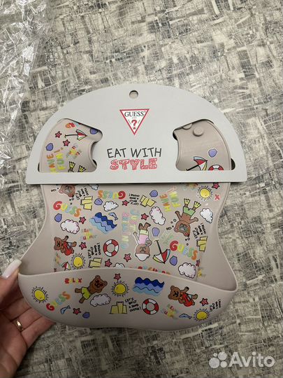 Слюнявчик guess