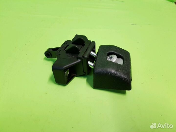 Замок багажника Рено Логан Сандеро