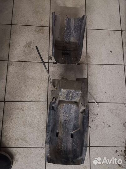 Подкрылок задний Kawasaki ZZR 400 1